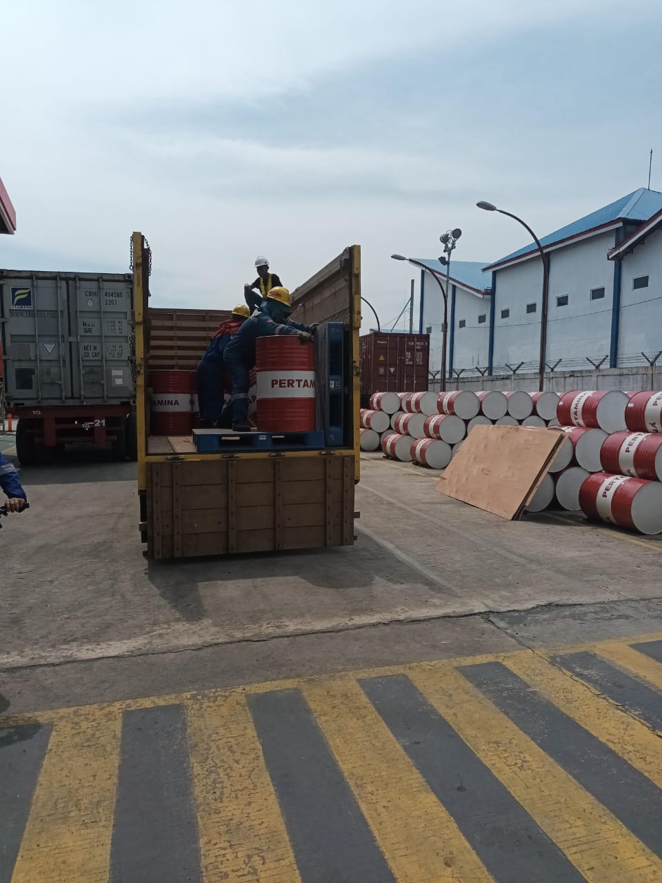 PI Niaga Kirim Pelumas ke Produsen Pupuk