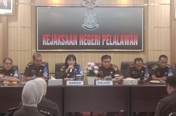 Asisten Pengawasan Kejati Riau Melakukan Inspeksi Pemantauan di Kejaksaan Negeri Pelalawan 