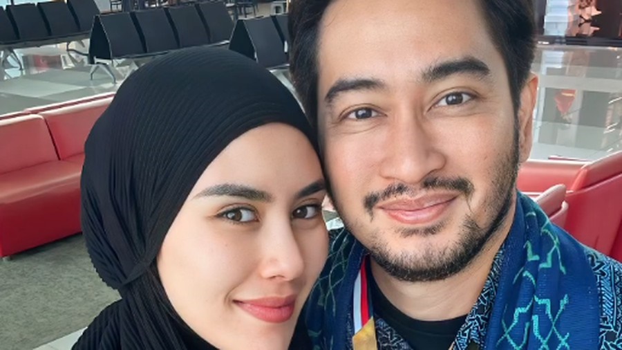 Mesra Lagi usai Skandal Selingkuh, Syahnaz dan Jeje Umrah Bareng Ibunda