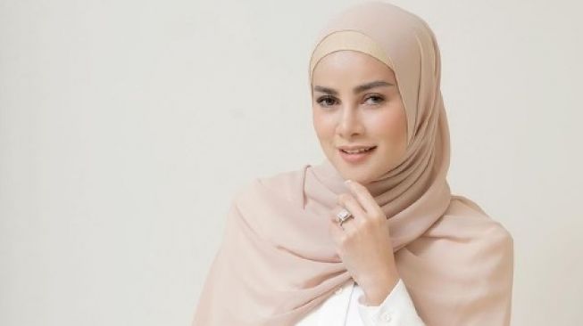 Pasca Bercerai, Olla Ramlan Kini Nikmati Kesendirian, Masih Percaya Cinta Sejati