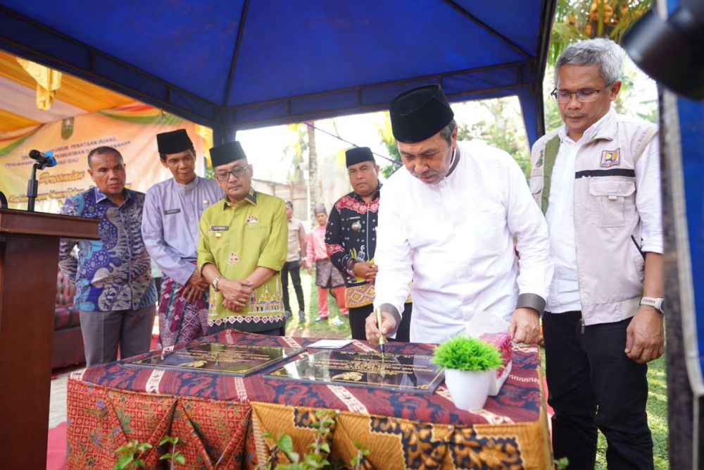 Gubri Resmikan Dua Ruas Jalan di Kampar Menuju Rohul