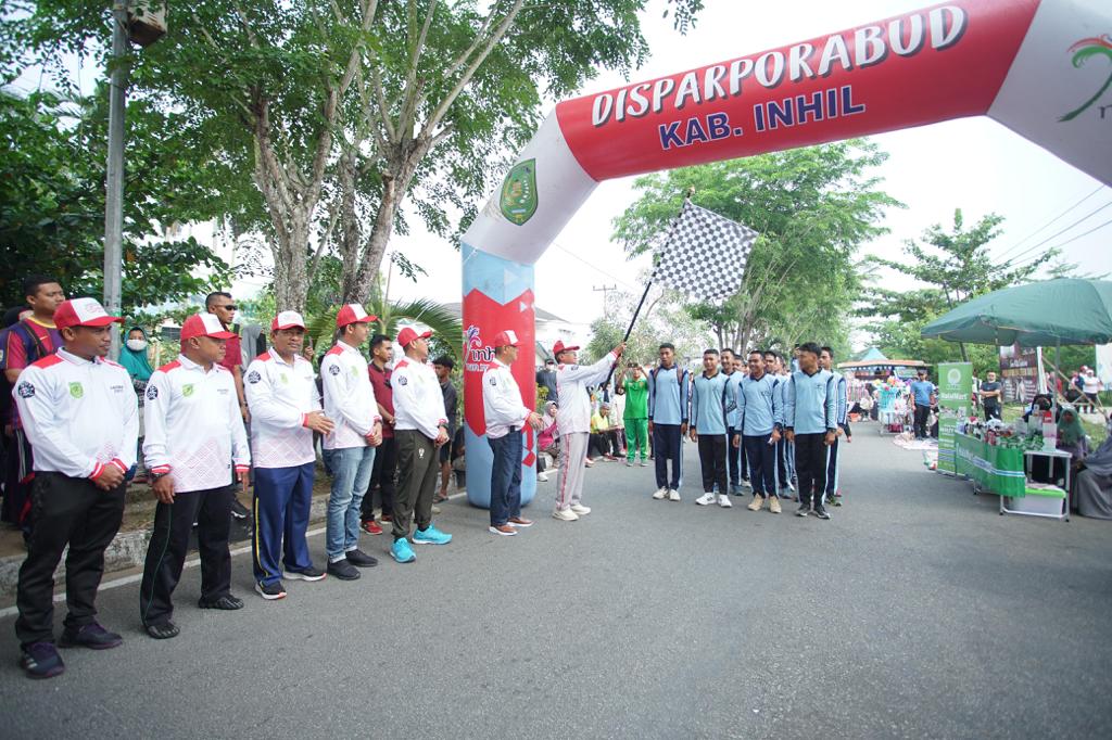 Bupati Wardan Lepas Peserta Jalan Santai Sempena Haornas ke-40 di Inhil