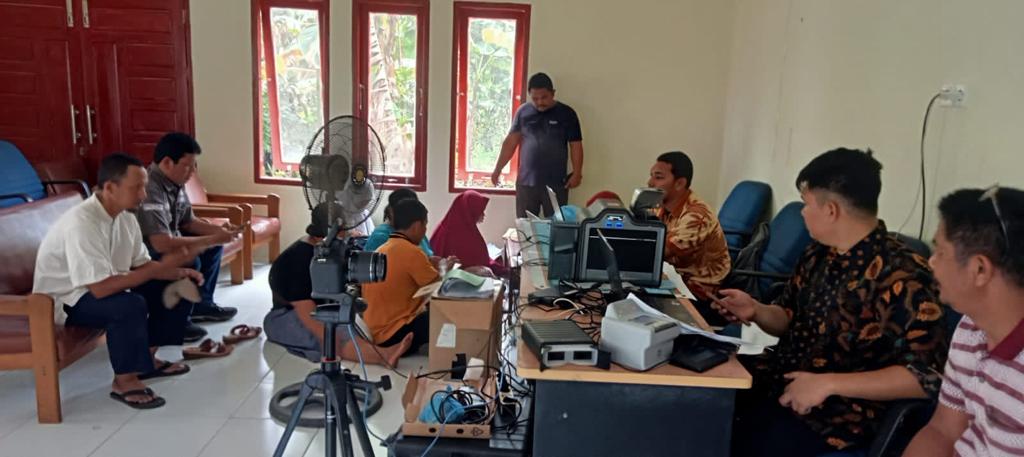 Jemput Bola, Pemkab Bengkalis Beri Layanan Dukcapil di Pinggir, Mandau dan Bathin Solapan