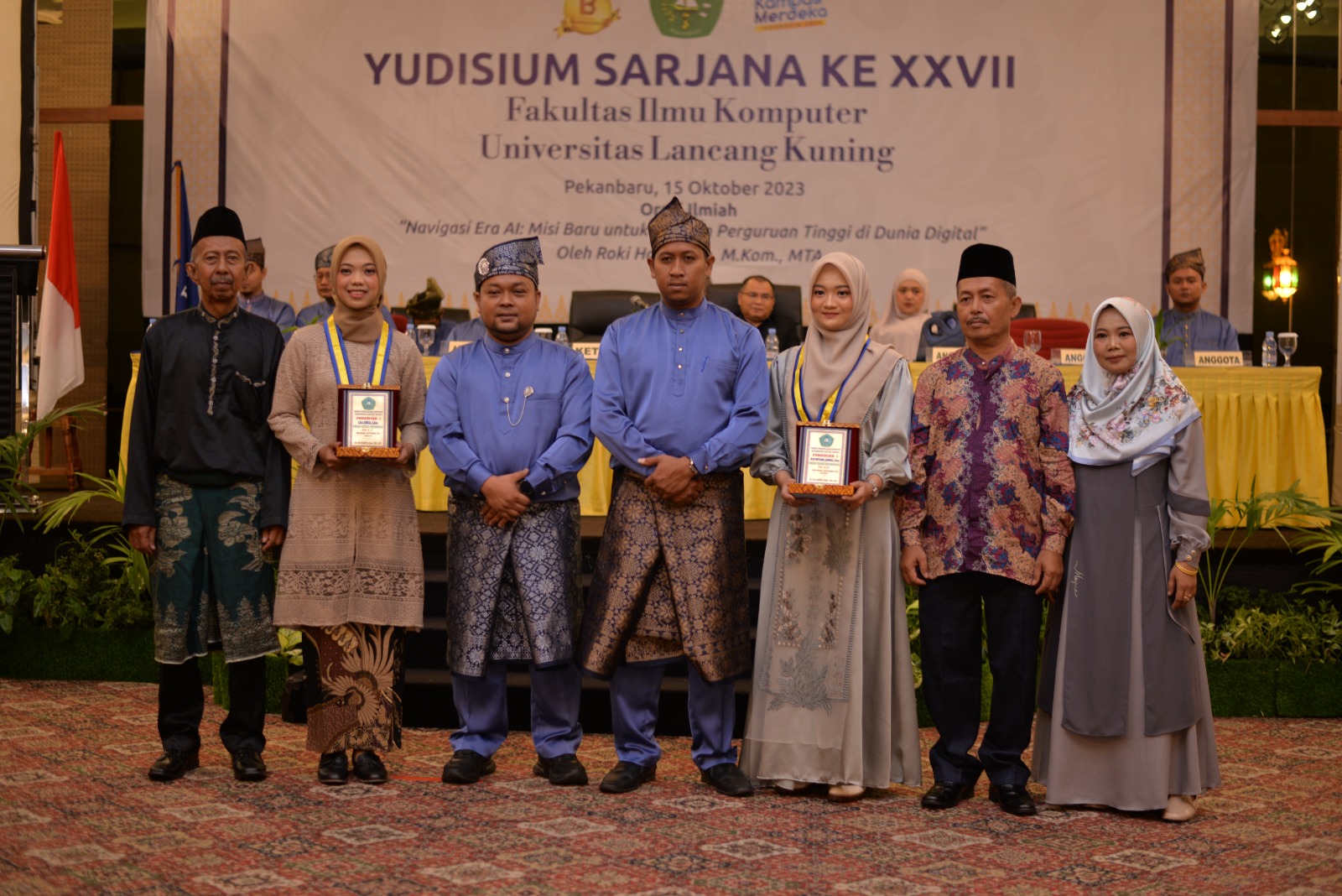 Kuliah dengan Beasiswa Pemprov Riau, Lola Amelia Jadi Pemuncak Yudisium Fasilkom Unilak