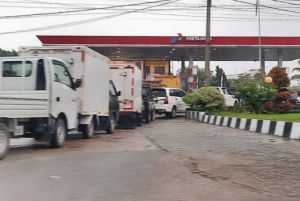 Gawat! Solar Mulai Langka di Riau, Antrean Sampai ke Jalan