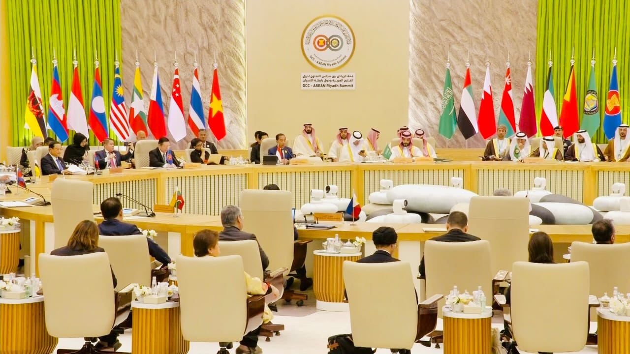 Hadiri KTT ASEAN-GCC, Presiden Jokowi Sampaikan Isu Ekonomi hingga Kemanusiaan
