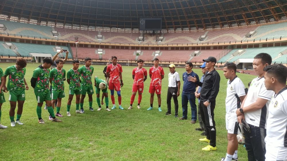 Ketua KONI Riau Cek Latihan Tim Sepak Bola Porwil XI