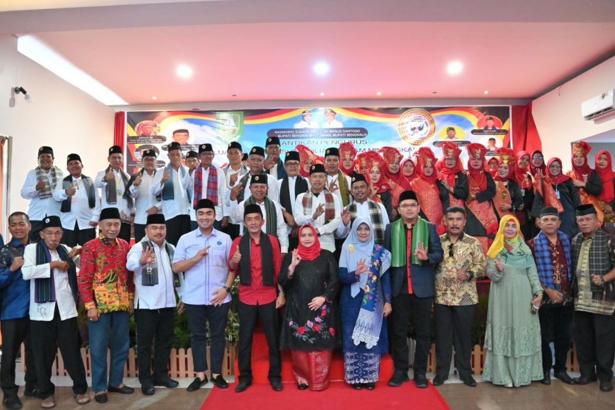 Bupati Kasmarni Hadiri Pelantikan PKBSP Alam Minangkabau Bengkalis