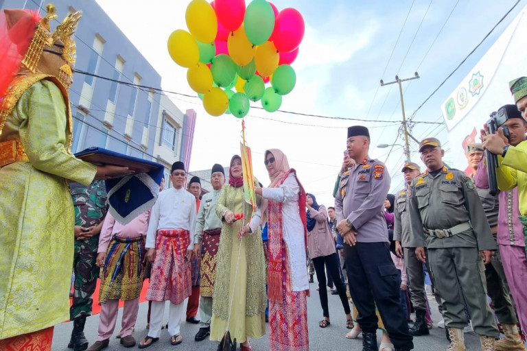 Plt Bupati Kepulauan Meranti Lepas Pawai Taaruf MTQ Ke 14