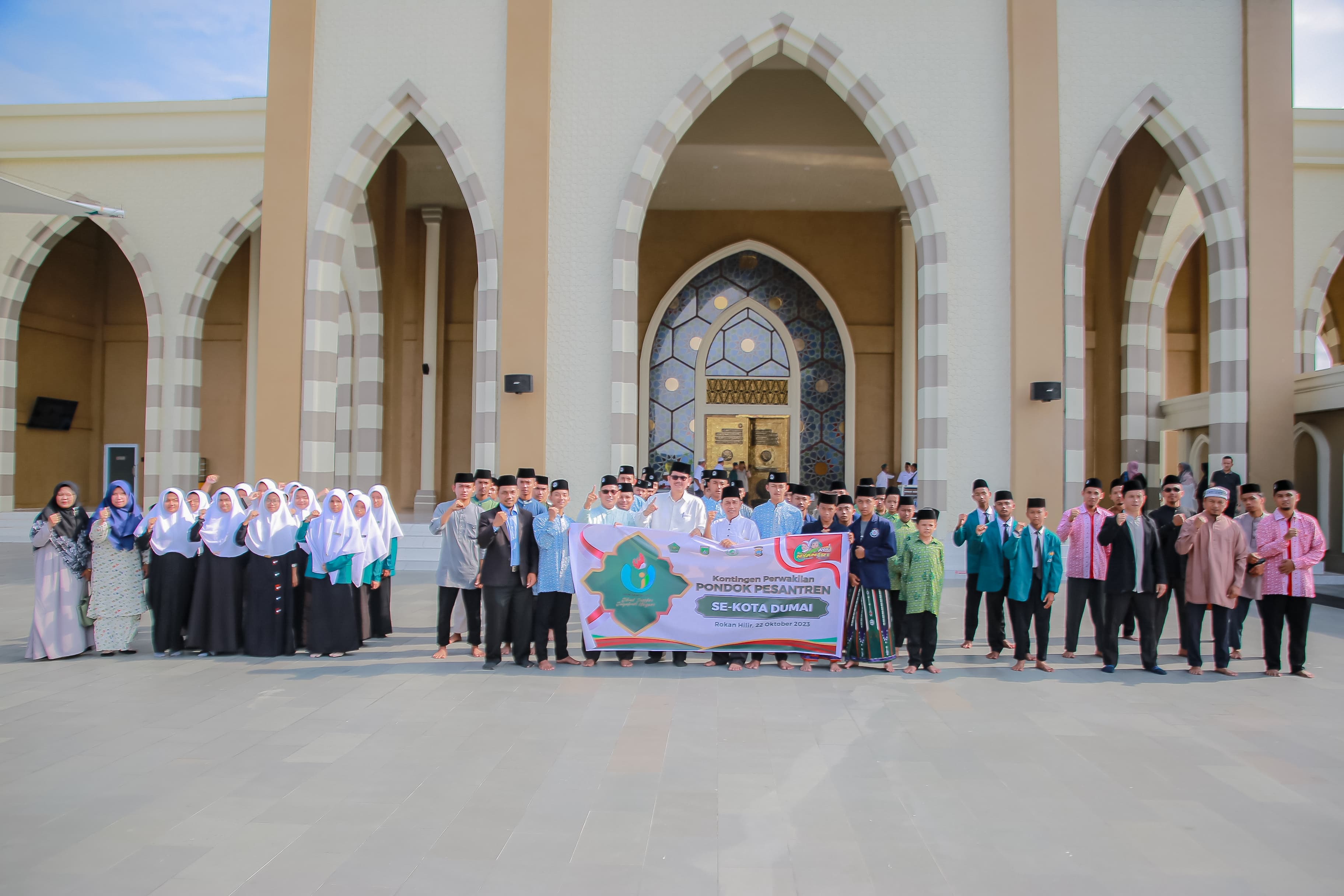 Sekdako Lepas Keberangkatan 100 Santri Perwakilan Ponpes se-Kota Dumai