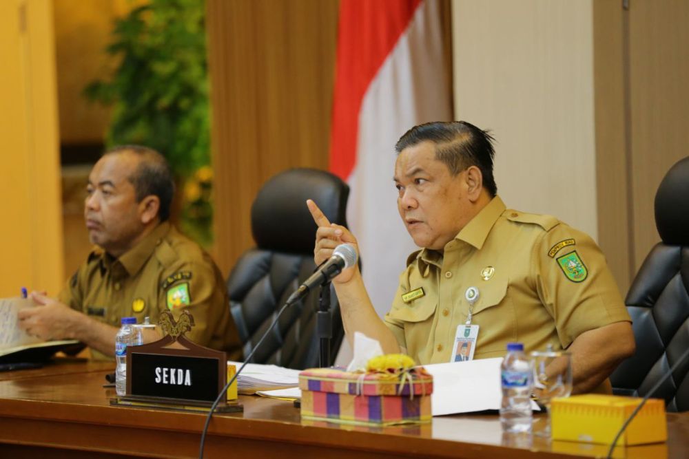Banyak yang Rusak, Sekda Minta Dinas PUPR Riau Ambil Alih Kewenangan Sejumlah Ruas Jalan di Pekanbar