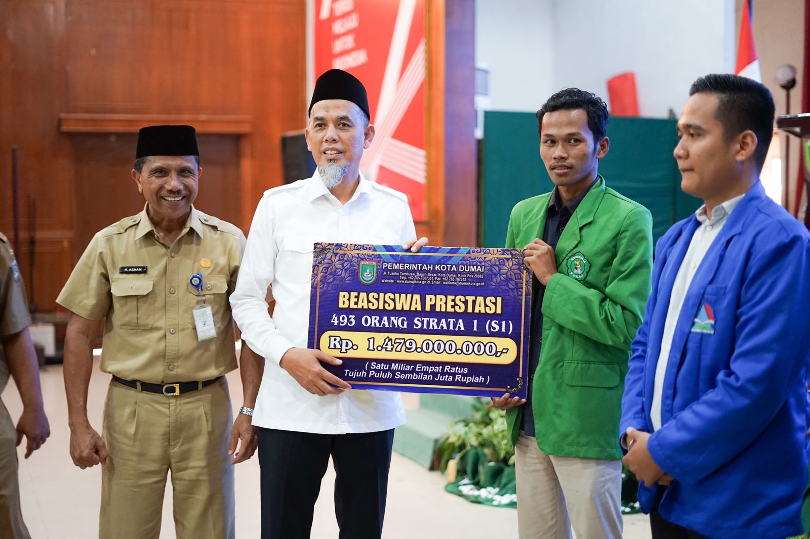 Wali Kota Serahkan Beasiswa kepada 551 Mahasiswa Diploma III dan Sarjana Asal Kota Dumai