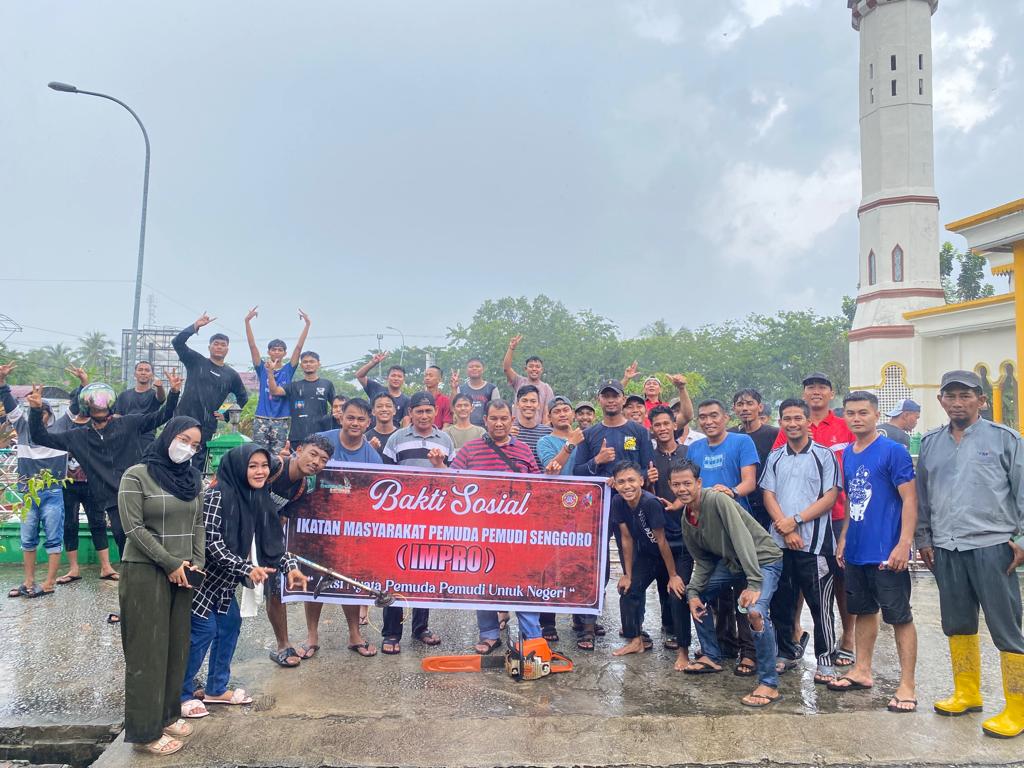 Peringati Hari Sumpah Pemuda, Impro Gelar Bakti Sosial Bersih Makam