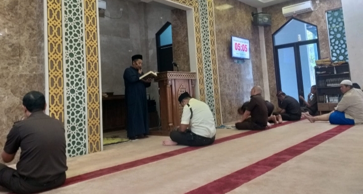Fitnah Tidak Hanya Menimpa Pelaku Perbuatan Haram dan Zhalim saja, tetapi juga Menimpa Orang lain
