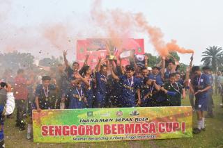 Selamat! Desa Senggoro Juara Pertama Turnamen Sepak Bola Bermasa Cup I