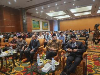 Staf Ahli Bupati Riadel Fitri Hadiri Wisuda Polkam Kampar