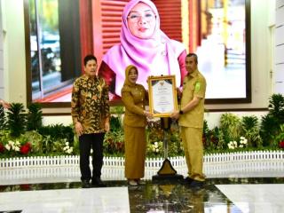Kabupaten Kampar Raih Penghargaan UHC dengan Persentase 97,70 Persen