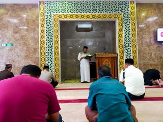 Akhlak dan Perilaku Seseorang Sangat Dipengaruhi oleh Akhlak dan Perilaku Lingkungan Sekitarnya.