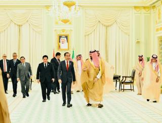 Presiden Jokowi Bertemu dengan PM Arab Saudi di Istana Al-Yamamah