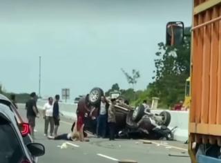 Alami Pecah Ban, Pajero Kecelakaan Tunggal di Tol Permai