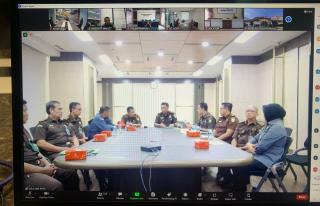 Asintel Kejati Riau mengikuti Rapat Optimalisasi Kinerja Posko Pemilu Kejaksaan secara virtual