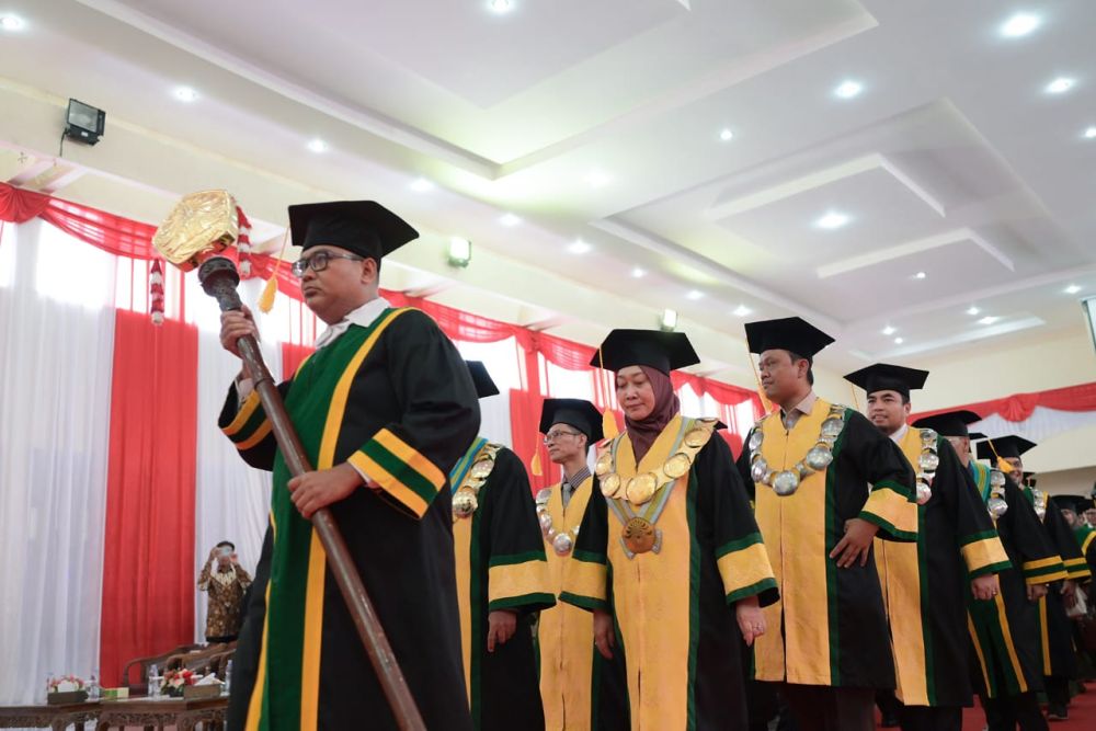 13 Guru Besar Baru Universitas Riau Dikukuhkan
