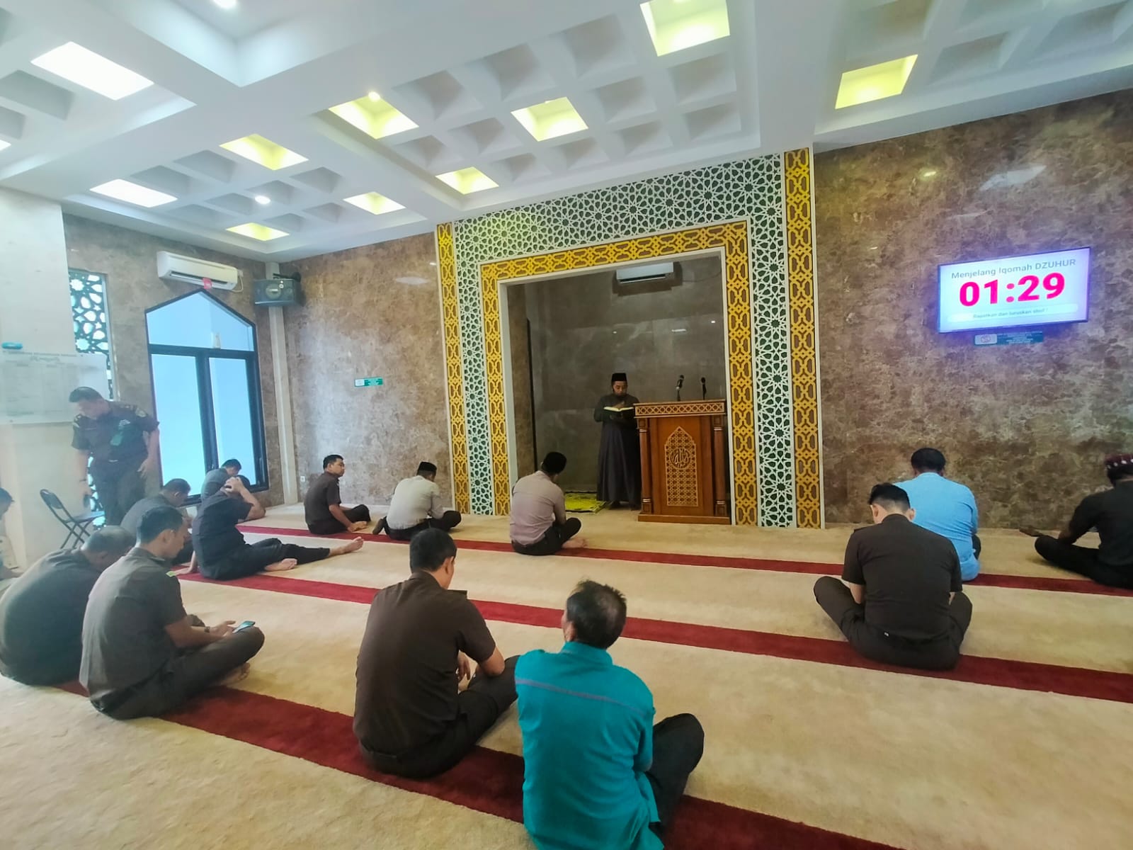 Berjalan dalam Kegelapan Menuju Masjid Ia Akan Mendapatkan Cahaya Sempurna Pada Hari Kiamat