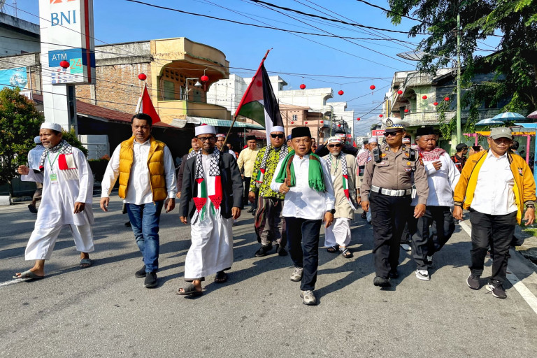 Plt Bupati Asmar Lepas Ribuan Massa Aksi Bela Palestina di Selatpanjang