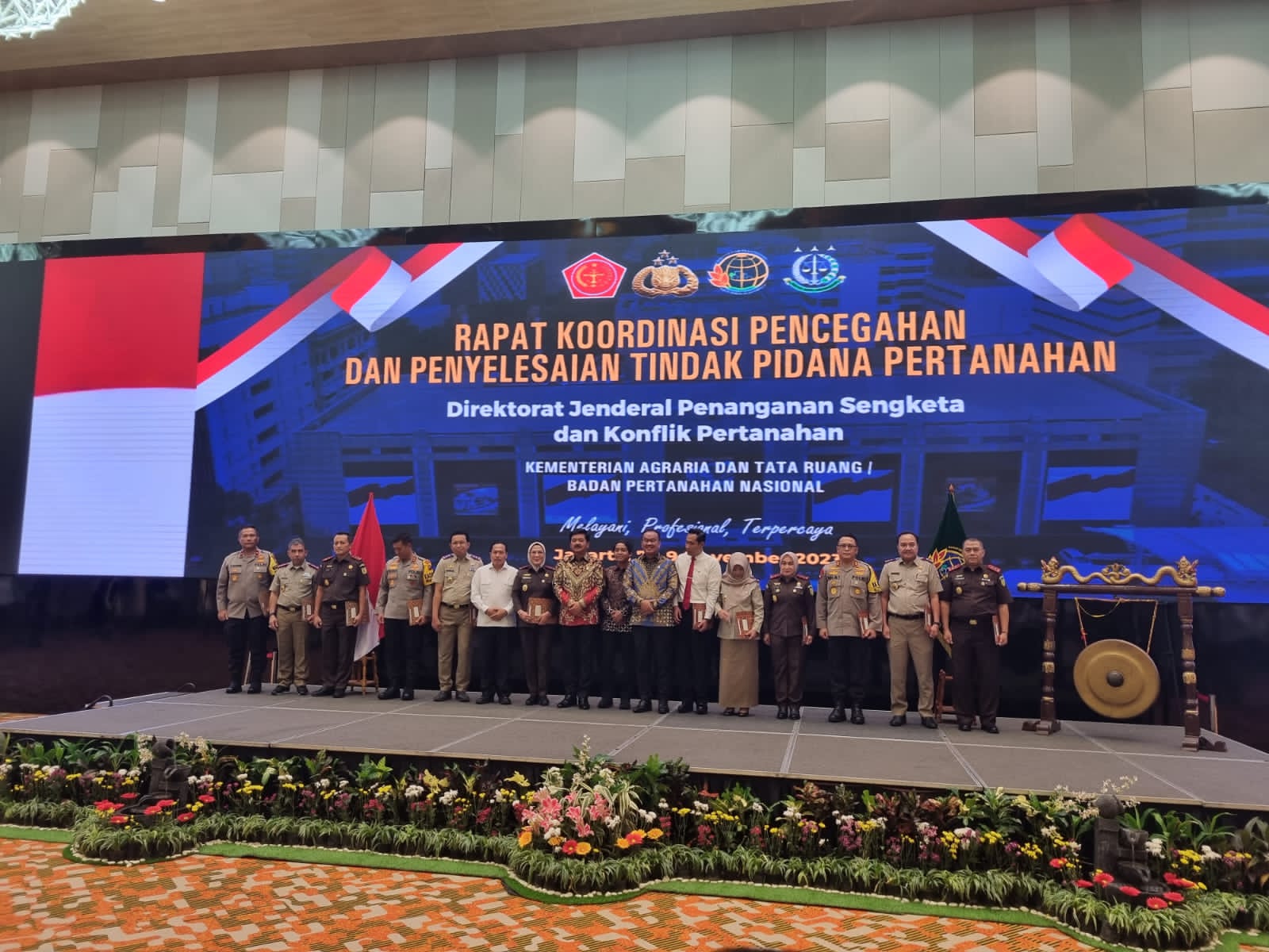 Berhasil Berantas Mafia Tanah, Kejaksaaan Tinggi Jambi di Anugrahi Pin Emas