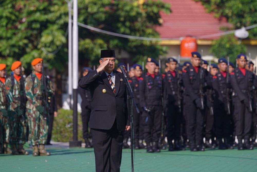 Edy Natar Pimpin Upacara Peringatan Hari Pahlawan di PekanbaruÂ