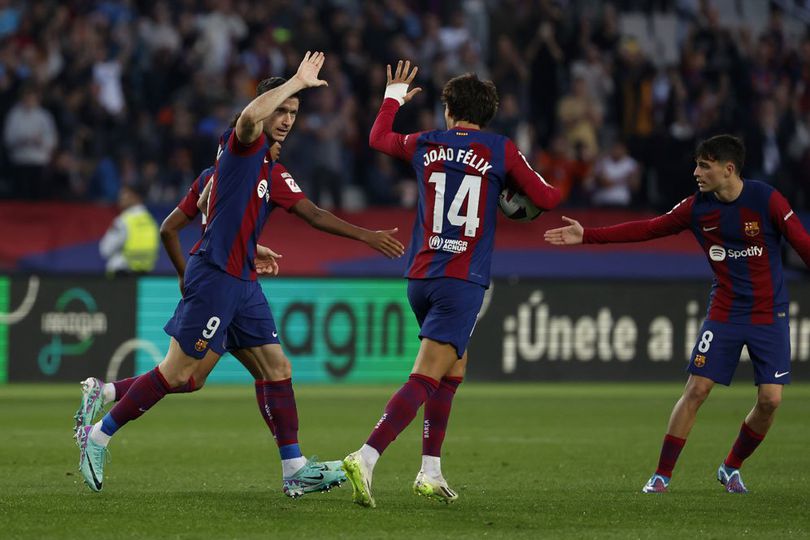 Dua Gol Robert Lewandowski Bawa Barcelona Kalahkan Deportivo Alaves