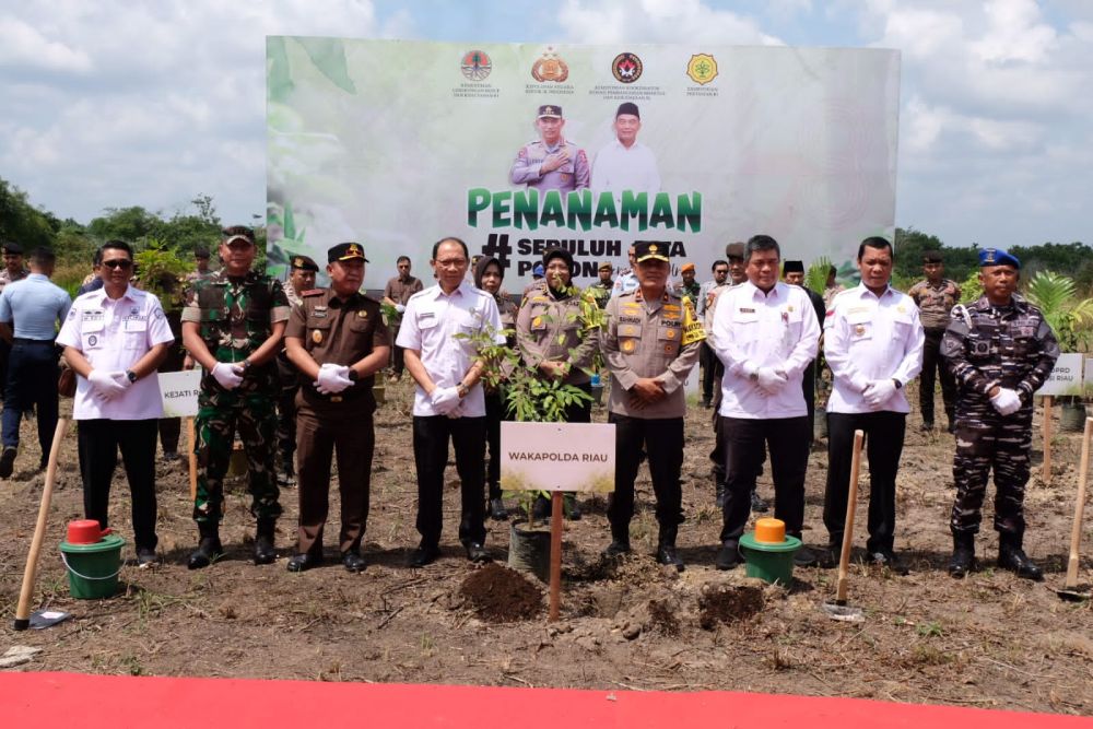 Lestarikan Alam, Polda Riau Tanam 750 Ribu Bibit Pohon