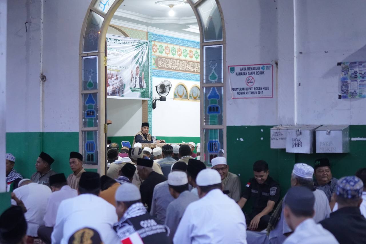 Plt Gubernur Riau Lanjutkan GSSB di Masjid Nurul Anwar Lenggopan Rokan Hulu