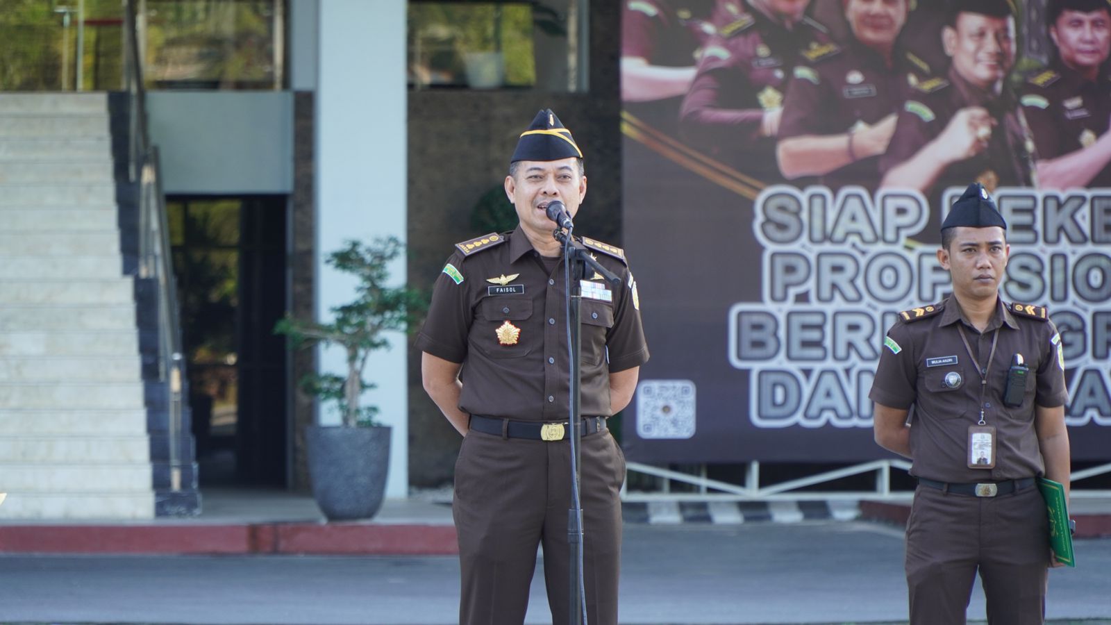 Asisten Pidana Militer Kejaksaaan Tinggi Riau  Penerima Apel Kerja Pagi 