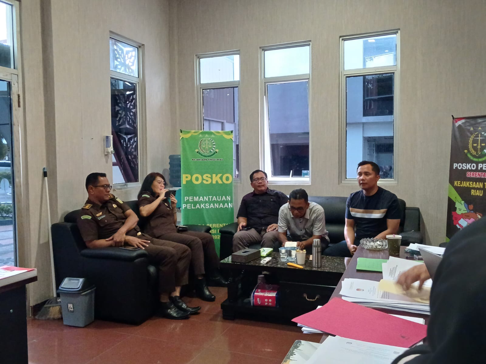Asisten Intelijen Kejati Riau Meninjau Fasilitas dan Kesiapan Posko Pemilu Kejaksaan Tinggi Riau