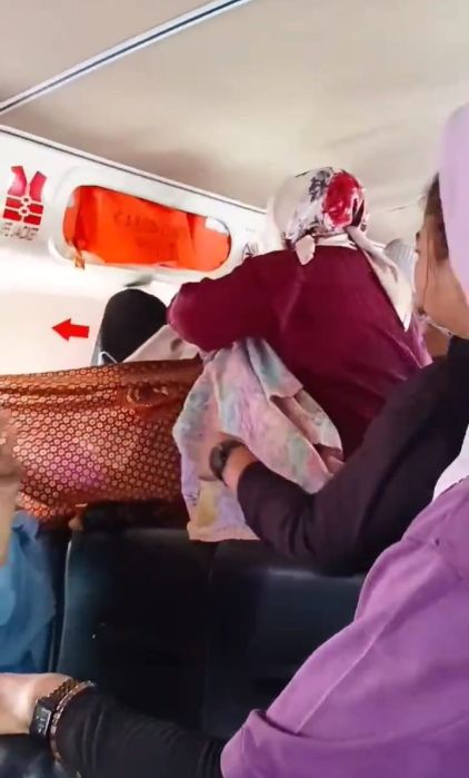 Mau Operasi, Warga Pelalawan Ini Malah Melahirkan di Kapal