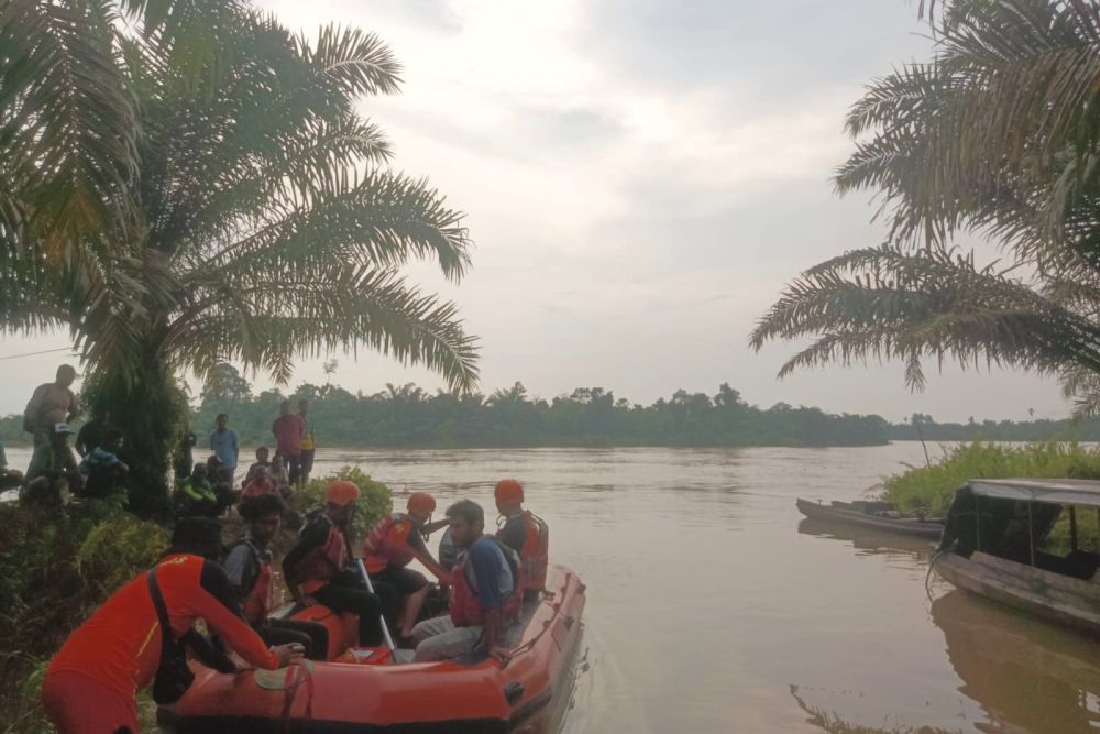 Sampan Terbalik di Sungai Kampar, Seorang Nelayan Hilang