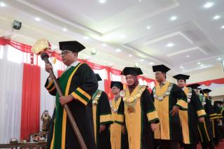 13 Guru Besar Baru Universitas Riau Dikukuhkan