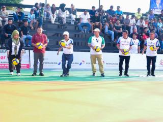 Pj Bupati Buka Open Turnamen Bola Voli Putra Piala Bupati Cup Kampar se-Riau