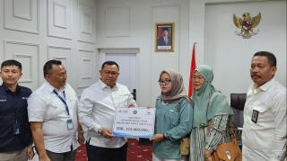 Kemenag Serahkan Ekstra Cover bagi Jemaah Haji Wafat di Pesawat, Masing-masing Rp125 Juta