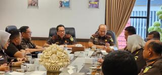 Penting, Kajati Akmal Abbas Melakukan Briefing dengan Kajari se- Wilayah Hukum Riau