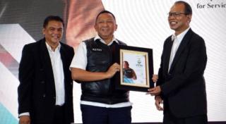 Kapuspenkum Ketut Sumedana Raih Penghargaan Anugrah Top Public Relations Top Leader Awards