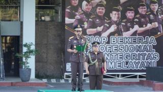 Kajati Riau Pimpin Upacara Hari PahlawanÂ 