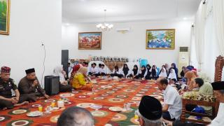 Masuki Rumah Dinas, Kajati Riau Akmal Abbas Gelar Syukuran dan Santuni Anak Yatim  Pekanbaru - Kepal