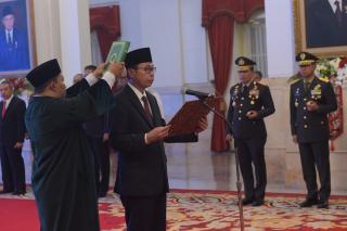 Presiden Jokowi Saksikan Pengucapan Sumpah Nawawi Pomolango Jadi Ketua Sementara KPK