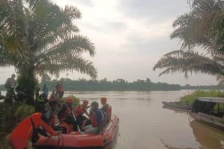 Sampan Terbalik di Sungai Kampar, Seorang Nelayan Hilang