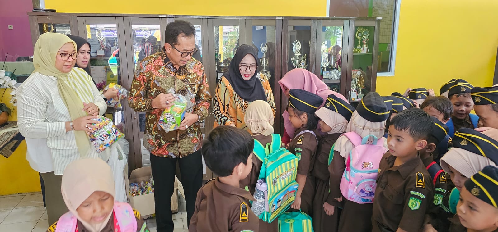 Kajati Akmal Abbas Bersama Ketua IAD Wilayah Riau Kunjungan Kerja ke TK Adhyaksa XXVIII Pekanbaru