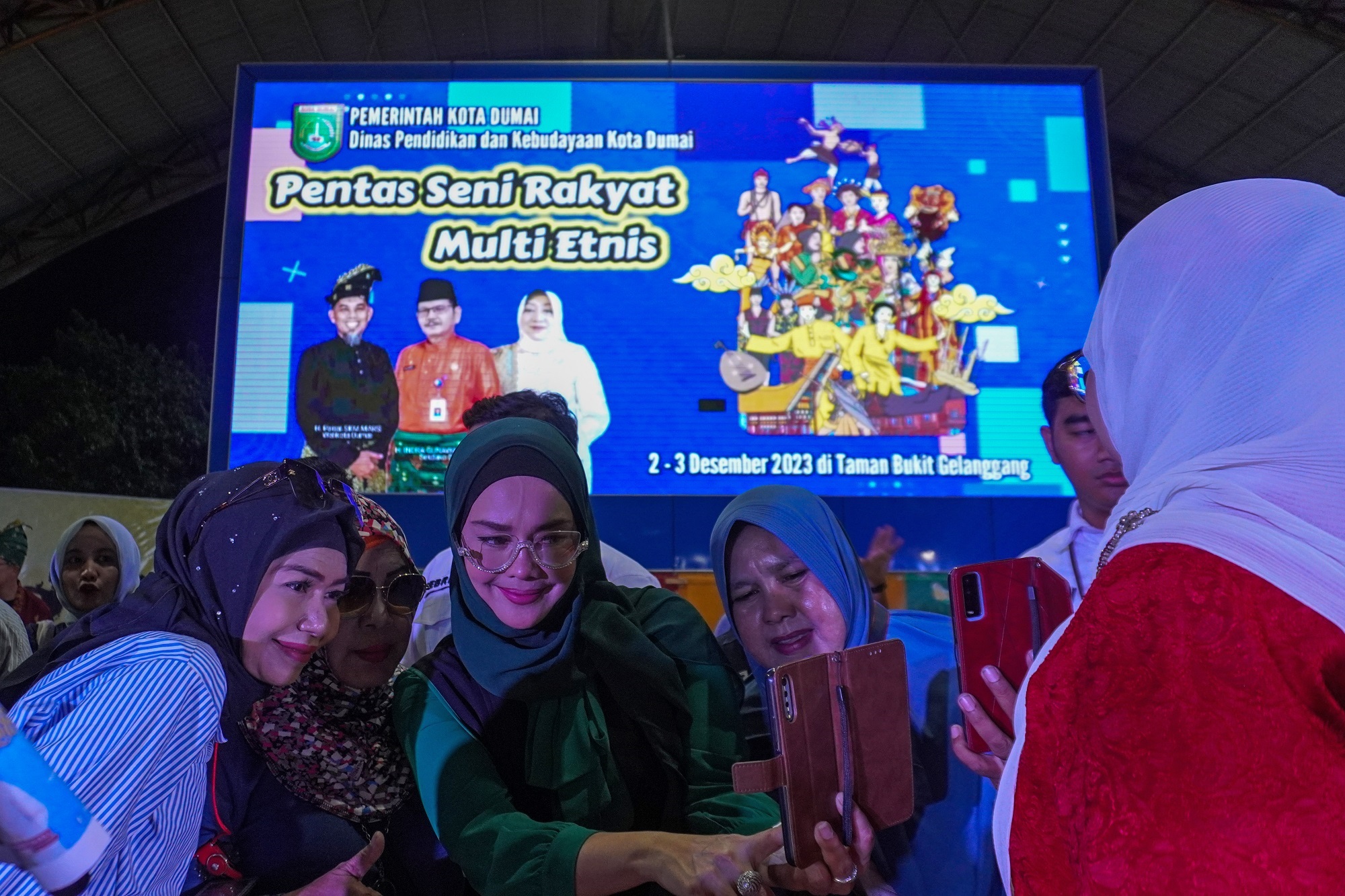 Saksikan Iyeth Bustami Tampil di Gema Riuh Festival 2023, Warga Dumai Banjiri Bukit GelanggangÂ