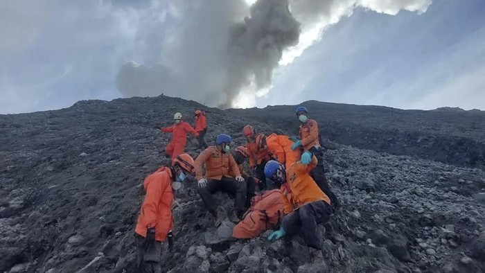 Tiga dari 29 Pendaki Riau Meninggal Dunia Akibat Erupsi Gunung Marapi