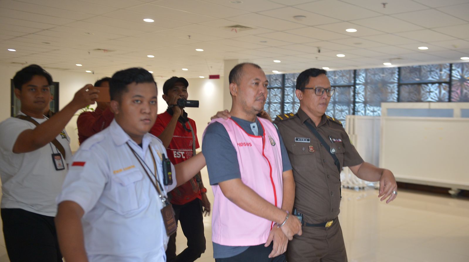 Akhirnya, Tersangka Tindak Pidana Perpajakan "IAR"Â Diserahkan Ke Kejaksaan Tinggi Riau